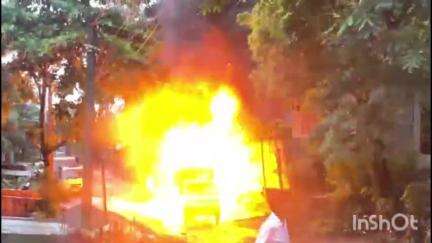 গুৱাহাটী: হেঙেৰাবাৰী লিচুবাগানত ভয়ংকৰ অগ্নিকাণ্ডৰ ঘটনা, অগ্নিকাণ্ডৰ ফলত দুখনকৈ বাহন জ্বলি ভস্মীভূত
