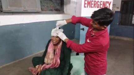 हसनपुर: सैदनगली में मामूली कहासुनी के बाद महिला के साथ की गई मारपीट, महिला पहुंची थाने