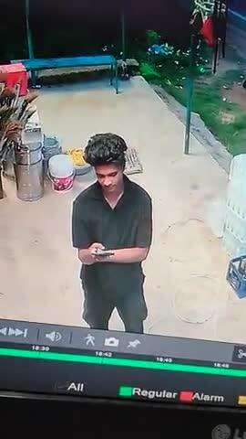ये लड़का कल शाम में 15000 रुपया दुकान से चोरी कर के भाग गया हुआ  दिखने पर संपर्क करे #ranchi #रांची #jharkhand
