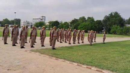 खलीलाबाद: अपर पुलिस अधीक्षक ने किया रिज़र्व पुलिस लाइन परेड ग्राउंड में साप्ताहिक परेड का निरीक्षण