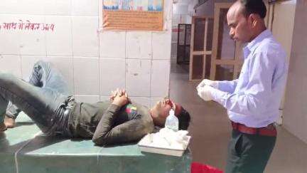 तालबेहट: रेलवे स्टेशन के पास तेज रफ्तार बाइक सवार अनियंत्रित होकर गिरने से हुआ घायल