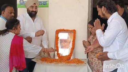 देहरादून: भारत के प्रथम प्रधानमंत्री पंडित जवाहरलाल नेहरू की पुण्यतिथि कांग्रेस कार्यालय में मनाई गई
