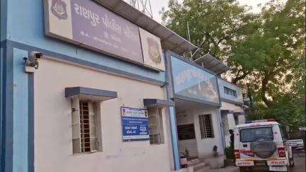 રાણપુર: તાલુકાના અલમપુર ગામે મોટરસાયકલ ધીમે ચલાવવાનું કહી 1 મહિલા સહિત 3 લોકોએ મારમારી હુમલો કરતા પોલીસ ફરિયાદ નોંધાઈ