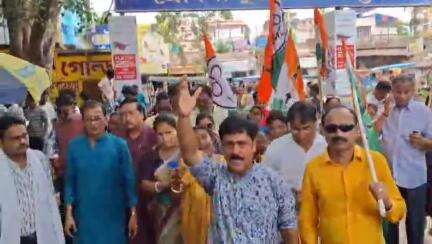 মেদিনীপুর: ভূইয়াপাড়া এলাকাতে রেলওয়ের উচ্ছেদ, মেদিনীপুর স্টেশন চত্বরে বিক্ষোভ তৃণমূলের