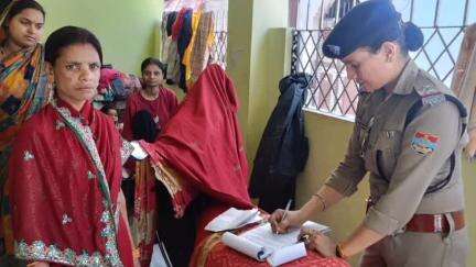 टिहरी: मुनिकीरेती क्षेत्र में टिहरी पुलिस ने चलाया बाहरी व्यक्तियों का सत्यापन अभियान, किया ₹1.60 लाख का चालान