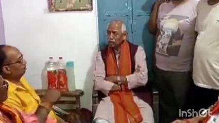 एकमा: एकमा पहुंचकर सांसद जनार्दन सिंह सिग्रीवाल ने लूटकांड पीड़ित से मुलाकात की, हर संभव मदद का दिया आश्वासन