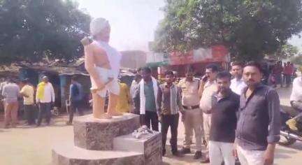 चुरहट: कुशमहर में बिरसा मुंडा की प्रतिमा को असामाजिक तत्वों द्वारा किया गया खंडित, मौक़े पर पहुंची पुलिस