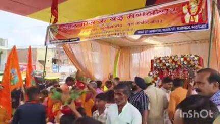 खलीलाबाद: ज्येष्ठ माह के तीसरे बड़े मंगलवार को खलीलाबाद मेहदावल बाईपास पर प्रसाद वितरण कार्यक्रम का हुआ आयोजन