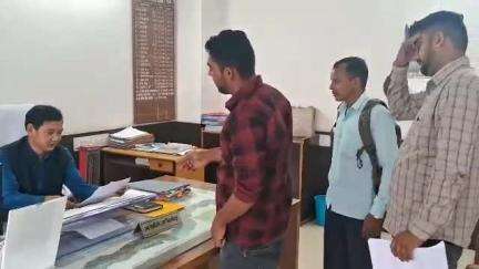 पौड़ी: पेयजल संकट से जूझ रहे कड़ाकोट ग्रामवासियों ने एडीएम को सौंपा ज्ञापन, आंदोलन की दी चेतावनी