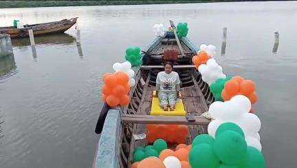 నరసాపురం: వశిష్ట గోదావరిలో పడవులు, వలందర రేవు వద్ద యోగాభ్యాసంలో పాల్గొని ప్రభుత్వ విఫ్, ఎమ్మెల్యే బొమ్మిడి నాయకర్