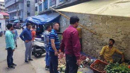 पौड़ी: पालिका प्रशासन ने सड़कों से अतिक्रमण के खिलाफ चलाया अभियान, फड़-फेरी की दुकानों को हटाने के दिए निर्देश