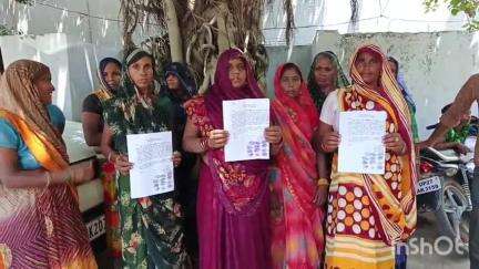 जलालाबाद: ग्राम किरतापुर मे तालाब पर अवैध कब्जा होने के कारण गलियों में भरा पानी, दिया ज्ञापन #jansamasya