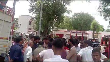 निज़ामाबाद: शेरपुर तिराहे के पास दो मोटरसाइकिलों की टक्कर में दूध बेचने जा रहे तबेला संचालक की हुई मौत