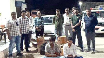 વંથળી: શાપુર ચીપિયા પાસે થી વિદેશી દારૂની 143 બોટલો,ફોરવ્હિલ સહિત કુલ ₹ 5 લાખથી વધુના મુદ્દામાલ સાથે 2 શખ્સો ઝડપાયા