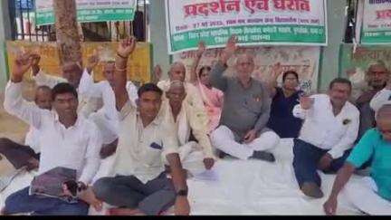 बिहार: बिहार प्रदेश माध्यमिक शिक्षक संघ ने मांगों के लिए श्रम कल्याण केंद्र के मैदान में दिया धरना