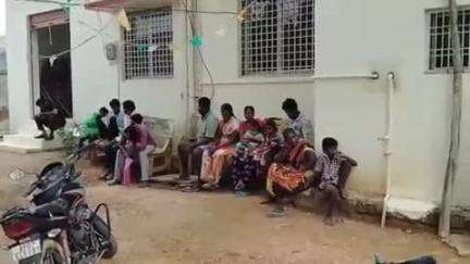 యర్రగొండపాలెం: దోర్నాలలో ఆధార్ సెంటర్ కొరతతో ప్రజలు అవస్థలు పడుతున్నారని స్థానికులు వెల్లడి #localissue