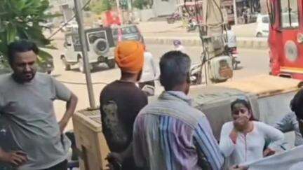 डबवाली: शहर के चौटाला रोड स्थित रेस्टोरेंट में लगी आग, लाखों का हुआ नुकसान; दमकल गाड़ी मौके पर पहुंची