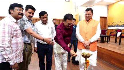 देहरादून: मुख्यमंत्री ने मुख्य सेवक सदन में आयोजित मेधावी छात्र सम्मान समारोह में लिया भाग