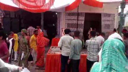 लखीमपुर: लखीमपुर शहर में पंजाबी कॉलोनी गेट से राजगढ़ तक लगी भीषण जाम, भीषण गर्मी में फंसे राहगीर, यातायात व्यवस्था हुई चरमराई