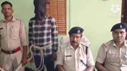 चैनपुर: चैनपुर पुलिस ने नरसिंहपुर पथरा से चोरी किए आभूषणों के साथ चोर को गिरफ्तार कर जेल भेजा