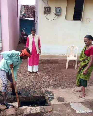 बेमेतरा: बेमेतरा शहर के विभिन्न वार्डों में नपा द्वारा चलाए जा रहे नाली सफाई अभियान का पार्षद नीतू कोठारी ने लिया जायजा