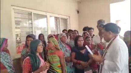 अशोक नगर: खानपुर गांव: बुनियादी सुविधाओं से वंचित ग्रामीण, पेयजल, सड़क और आवास योजना के लाभ के लिए कलेक्टर से गुहार