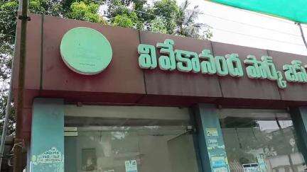 పేరుకే కాకినాడ స్మార్ట్ సిటీ బస్ షెల్టర్, సరైన సదుపాయాలు లేక బస్సు షెల్టర్ బయట కూర్చుంటున్న ప్రయాణికులు #localissue