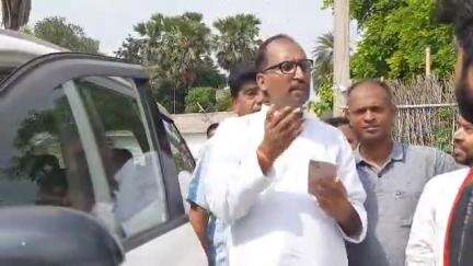 साहेबपुर कमाल: संदलपुर वार्ड संख्या चार पहुंचे 'हम' पार्टी के राष्ट्रीय सचिव, पीड़ित परिजनों से की मुलाकात