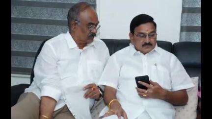 భీమవరం: కేంద్రమంత్రి శ్రీనివాస్ వర్మను కలిసి తాడేపల్లిగూడెంలో ప్రధాన రైల్వే అవసరాలపై విజ్ఞప్తి చేసిన ఎమ్మెల్యే బొలిశెట్టి