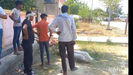 हरदोई: बांगलपुर गांव में शीशम के पेड़ से लटकते युवक ने की आत्महत्या, पुलिस ने शव का कराया पोस्टमार्टम