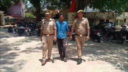कलान: खाड़े दियूरिया से एक अवैध तमंचा धारी व्यक्ति को पुलिस ने किया गिरफ्तार, एक तमंचा और 2 कारतूस हुए बरामद