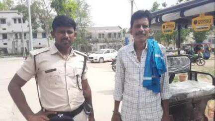 बिहार: पंडित गली निवासी महिला ने शराबी पति को पुलिस से करवाया गिरफ्तार