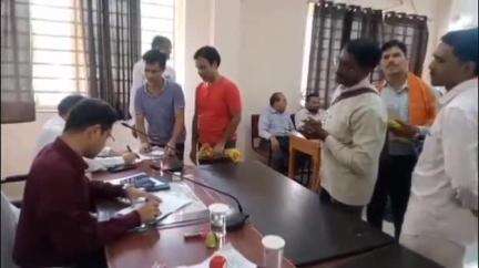 अशोक नगर: दंगाही गांव: स्कूल के पास शराब दुकान से बच्चों की पढ़ाई पर असर, ग्रामीणों ने जनसुनवाई में दिया आवेदन