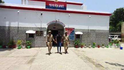 पुवायां: पुलिस ने नाबालिक लड़की को बहला फुसलाकर  भगा  ले जाने एवं दुष्कर्म करने वाले अभियुक्त को गिरफ्तार कर भेजा जेल