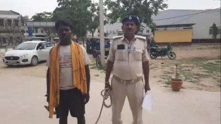 सिलाव: नालंदा थाना पुलिस ने शराब केस में फरार आरोपी को लक्ष्मीपुर मुशहरी से किया गिरफ्तार