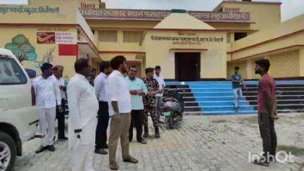 महुआ: डीएम ने महुआ में आयुष्मान कार्ड बनाने के अभियान का किया निरीक्षण, दिए कई निर्देश