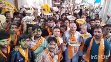 कपासन: श्री शनि जयंती पर मेवाड़ के प्रसिद्ध श्री शनि महाराज आली में धार्मिक अनुष्ठानों के साथ धराया 56 भोग, निकली शोभायात्रा