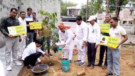 पलवल: मिशन प्रकृति बचाओ पर्यावरण सचेतक सेवा ट्रस्ट पलवल ने गांव दूधोला में पर्यावरण पाठशाला का किया आयोजन
