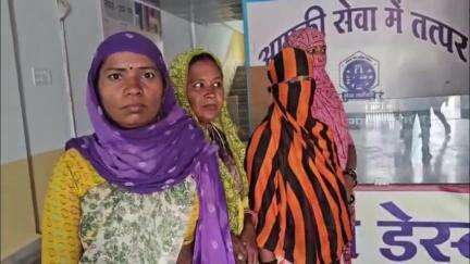 वेतन विसंगति को लेकर महिला सफ़ाई कर्मियों ने सतना नगर निगम में किया प्रदर्शन, निगम आयुक्त को सौंपा ज्ञापन