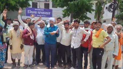 छतरपुर नगर: ग्राम भड़ार भितरिया के ग्रामीणों ने जबरन भूमि अधिग्रहित करने का लगाया आरोप, कलेक्टर की जनसुनवाई में दिया आवेदन