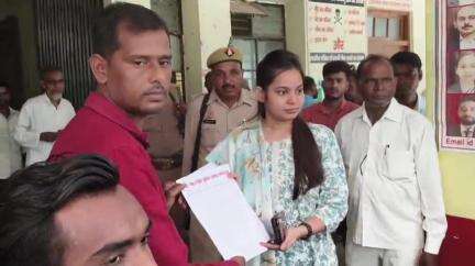 लहरपुर: लहरपुर में प्रदेश महामंत्री के नेतृत्व में ई रिक्शा चालकों ने अपनी मांगों को लेकर SDM को दिया ज्ञापन 
#Jansamasya