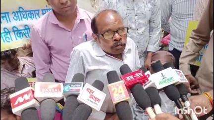 धार: राष्ट्रीय विकलांग बल के राष्ट्रीय उपाध्यक्ष हेमंतसिंह कुशवाह ने धार में मीडिया से विकलांगों के मुद्दों पर की चर्चा