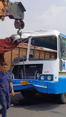 नेशनल हाईवे संख्या 48 के आतेला पुलिया पर हरियाणा रोडवेज बस और ट्रेलर में हुई भिड़ंत