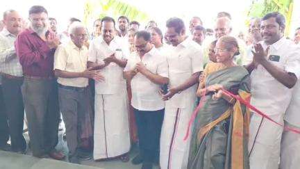 உத்திரமேரூர்: அனைவருக்கும் இலவச கல்வி -
ஆர்ப்பாக்கம் கிராமத்தில் அக்ஷயா அறக்கட்டளை சார்பில் புதிய பள்ளியை MLAக்கள் திறப்பு