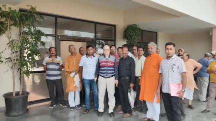 मथुरा: गुरु नानक नगर क्षेत्र में हो रही समस्याओं को लेकर वासियों ने समाधान के लिए नगर आयुक्त  से की शिकायत #jansamasya