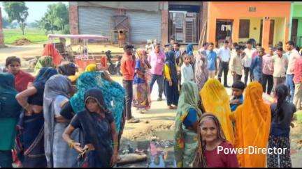 पटियाली: ग्राम चांदपुर में विद्युत पोल में दौड़ रहे करंट की चपेट में आने से 1 भैंस की हुई मौत, 2 लोग हुए करंट से घायल