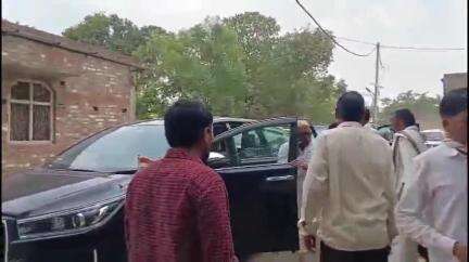 गाज़ीपुर: नरवर में हाईटेंशन तार से हादसे में 4 की मौत, अजय राय ने सरकार को घेरा, मुआवजे की मांग और आंदोलन की चेतावनी