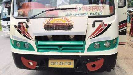 बोडला: ग्राम सिंघनपुरी में बस और बाइक की आपस में हुई टक्कर, एक युवक घायल, जिला अस्पताल में कराया गया भर्ती