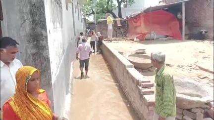 एटा: सकीट के नगला पंछी की गलियों में जल भराव व गन्दगी का लगा हुआ है अम्बार,ग्रामीणों ने एकत्र होकर किया प्रदर्शन #Jansamasya