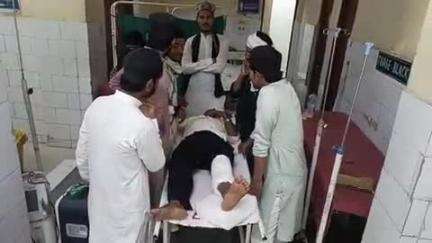 खलीलाबाद: कोतवाली क्षेत्र के छोटी सरौली नेशनल हाईवे पर तेज रफ्तार बाइक ने राहगीर को मारी ठोकर, 47 वर्षिय राहगीर गंभीर रुप से घायल